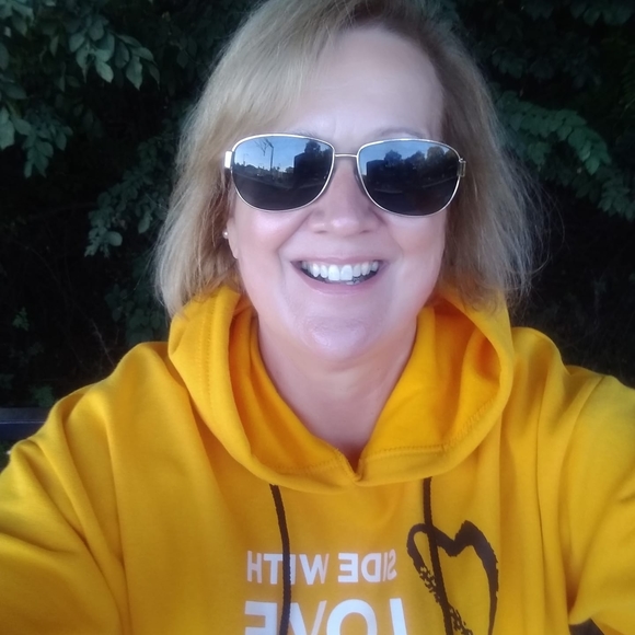 Meet your Posher, Rosemarie - Picture 1 of 1